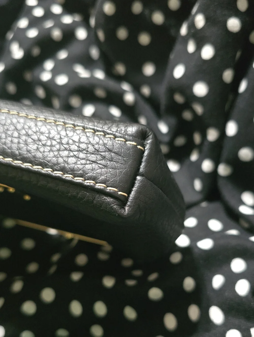 Dooney & Bourke black pebbled
